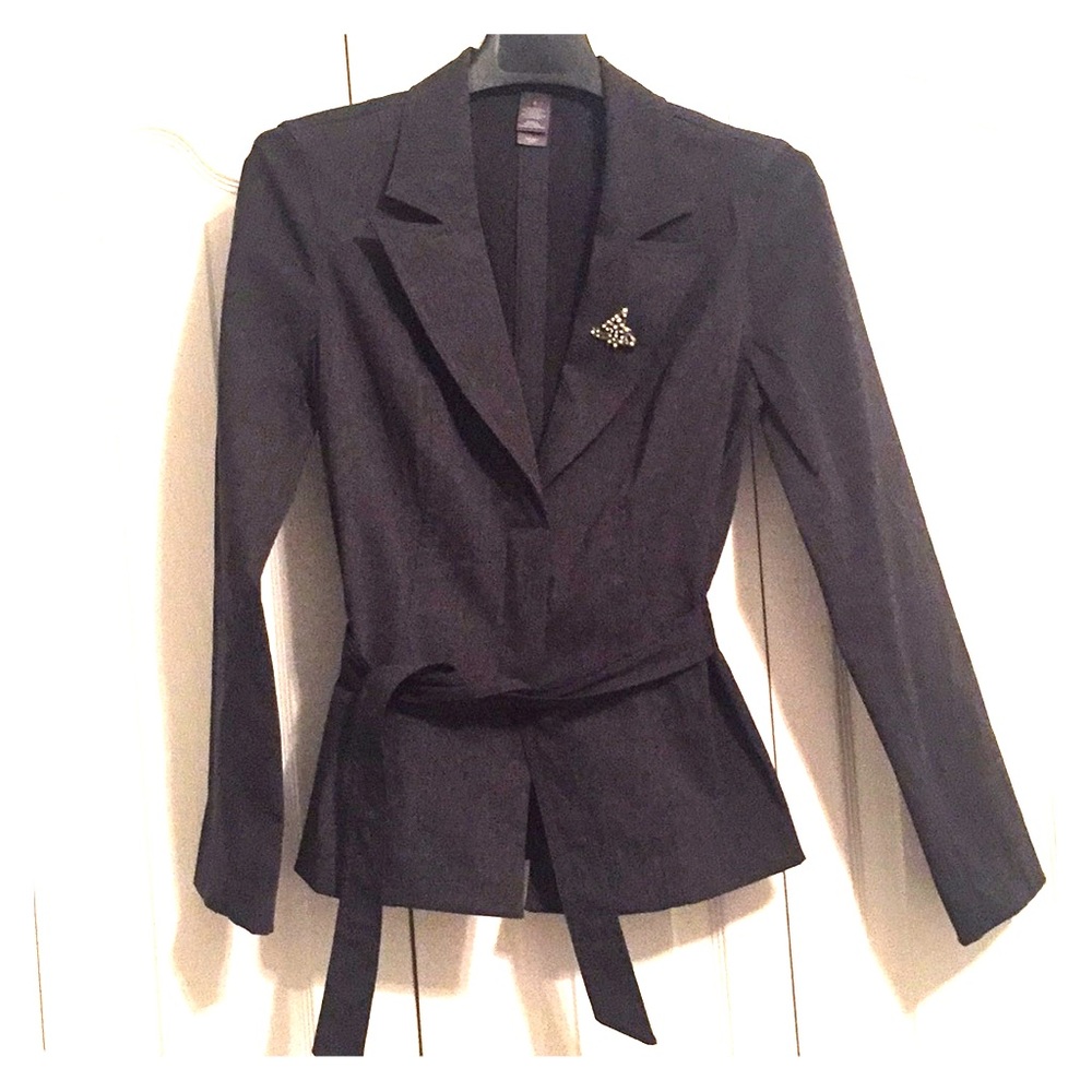Women’s blazer. Charcoal with brooch size 6
